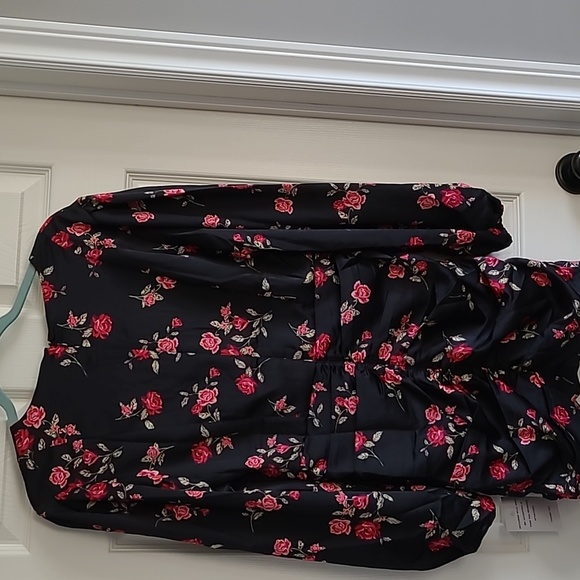 Sz small dress - Picture 3 of 4